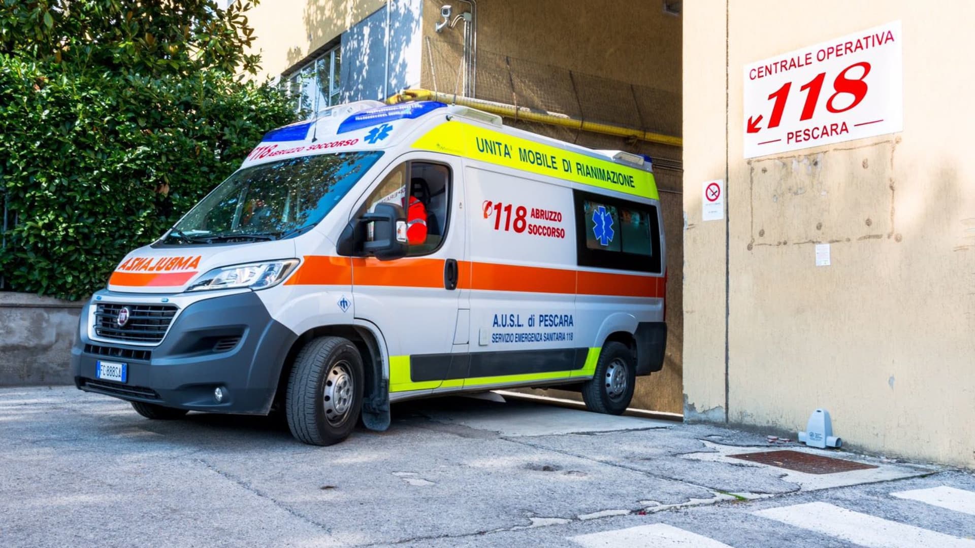Scontro tra moto e autobus a Villa Raspa di Spoltore: 16enne ferito durante l'esame della patente