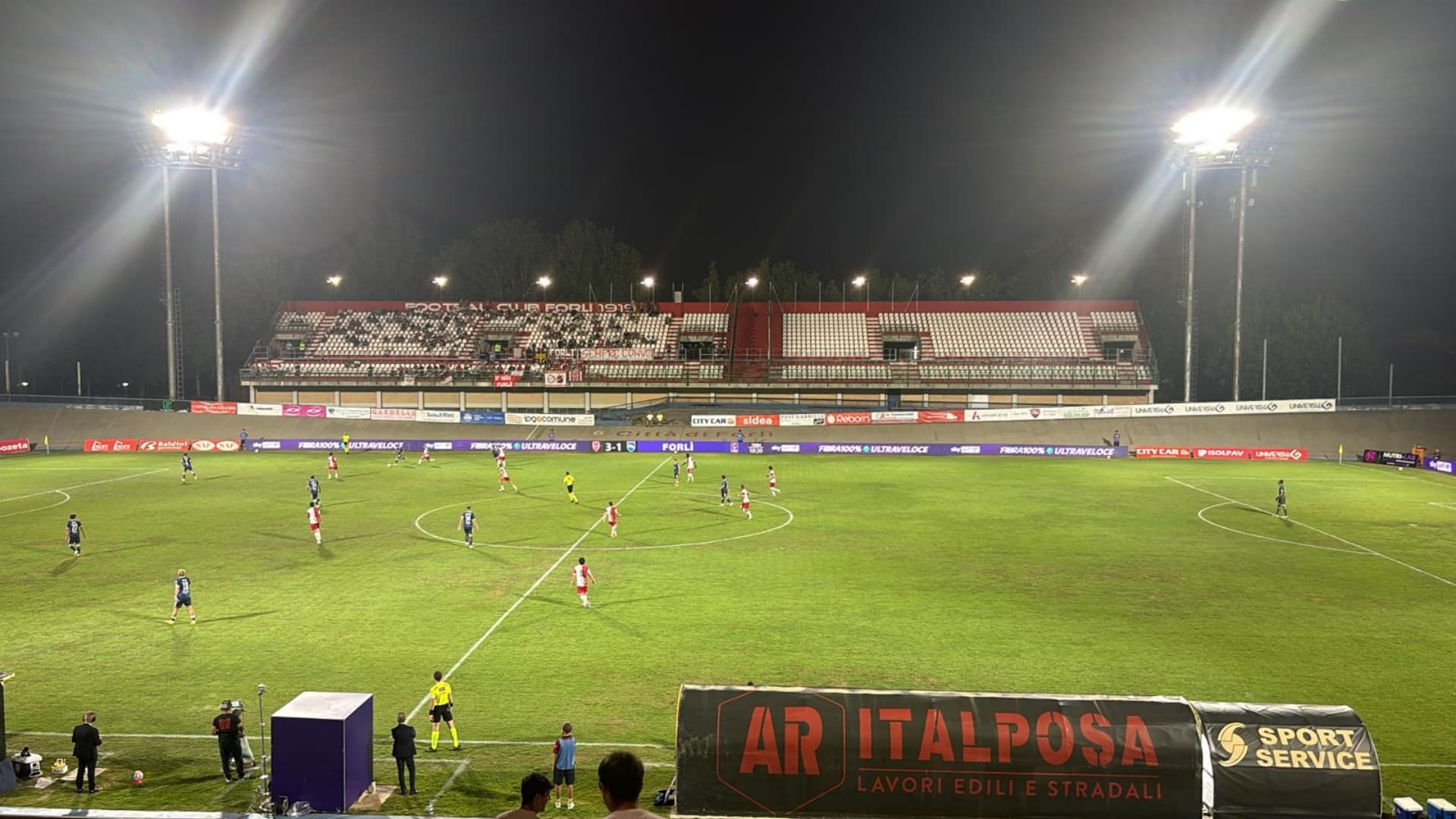 Calcio, il Pescara in dieci crolla a Forlì: i romagnoli vincono 6-3