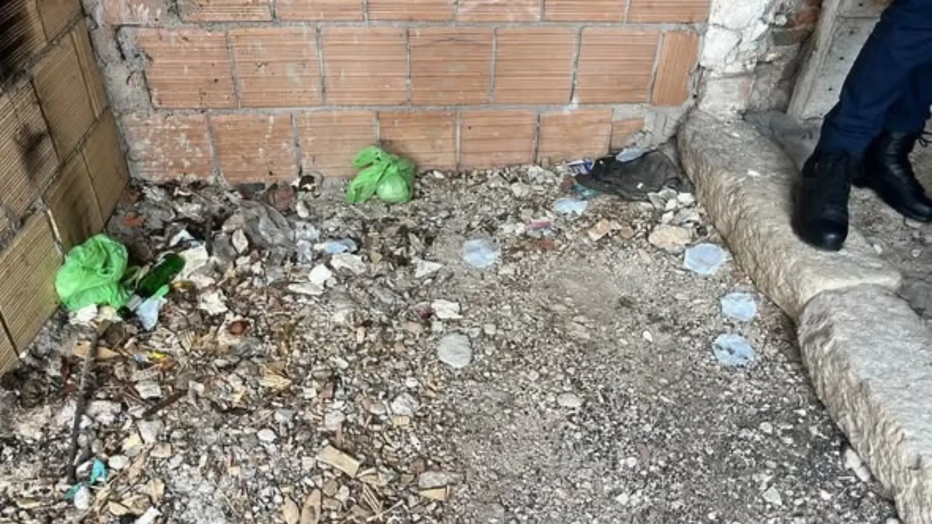 Avezzano, droga e degrado nei ruderi abbandonati: l’appello del sindaco «Servono regole più severe»