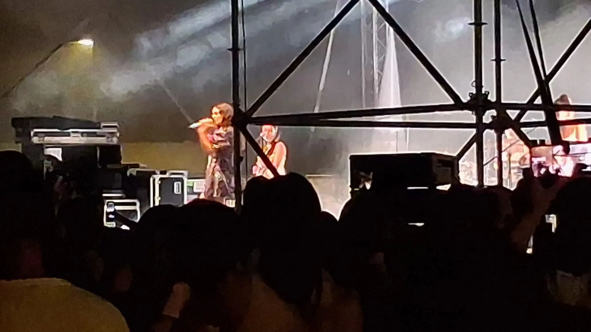 Francesca Michielin conquista Roseto: musica e pubblico in piazza per il concerto alla Rotonda Sud