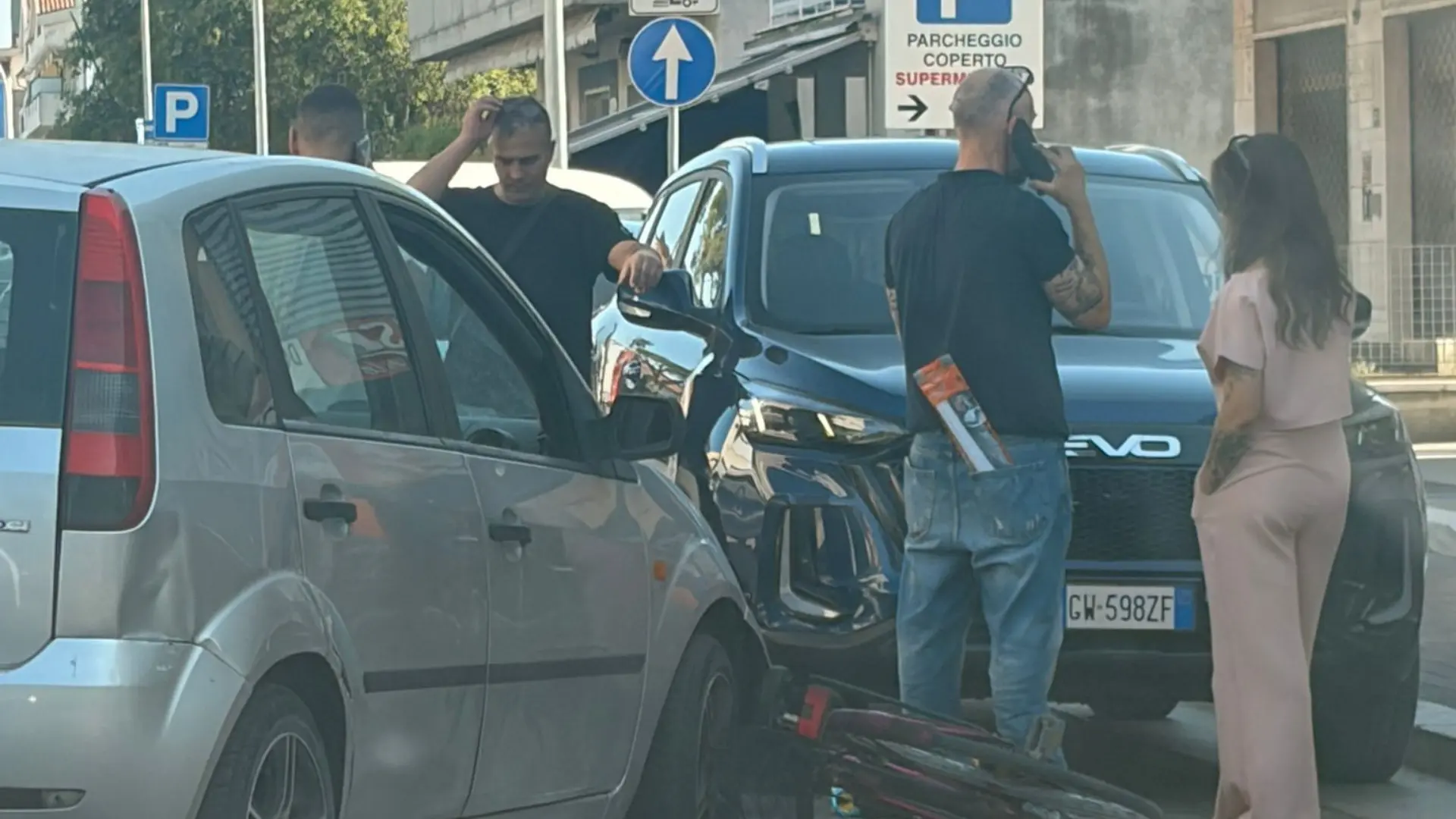 Giulianova, donna in bicicletta investita lungo la Statale: soccorsa dal 118