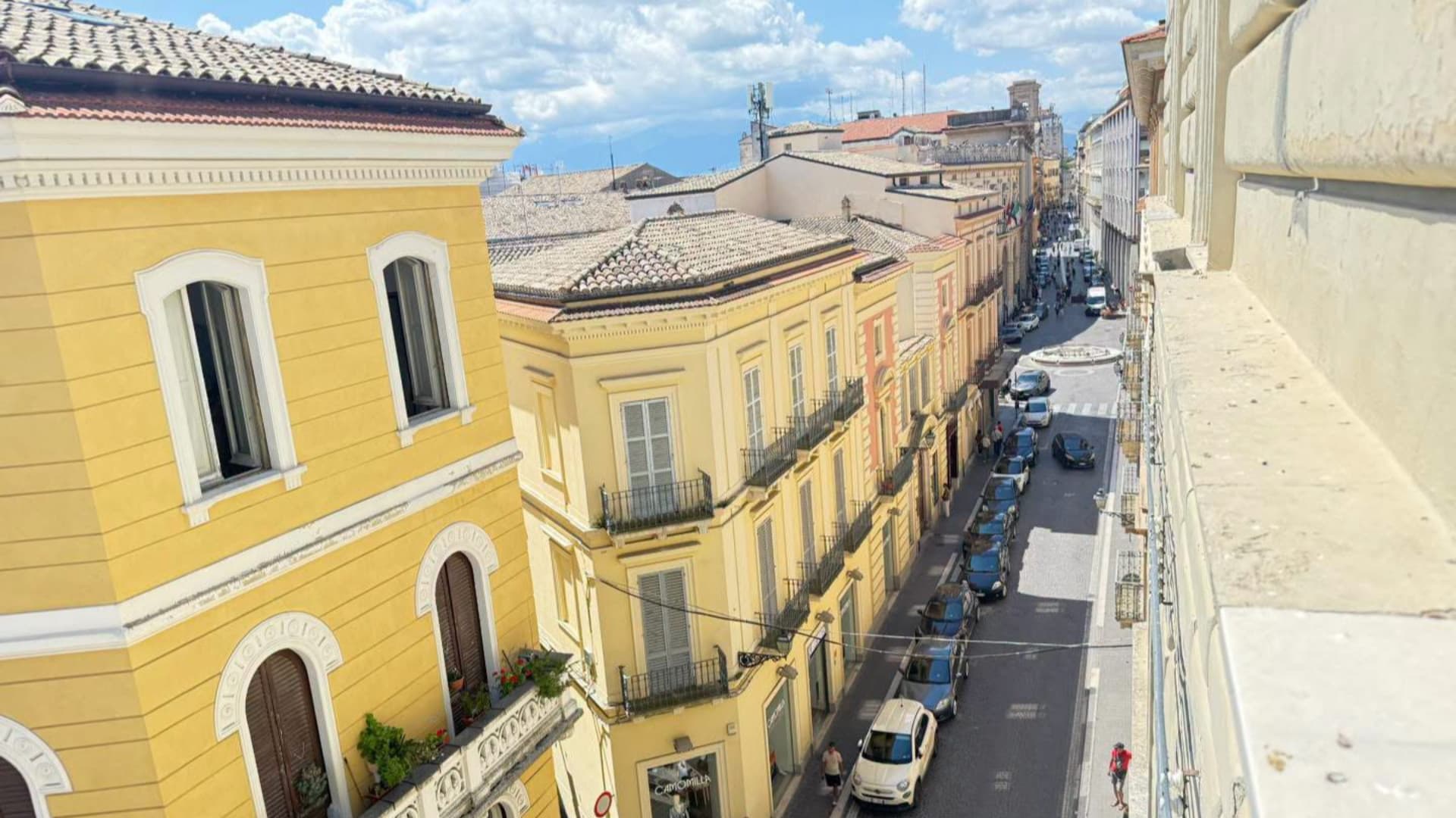 Rissa in piazza Vico a Chieti: cinque giovani identificati e denunciati dalla polizia
