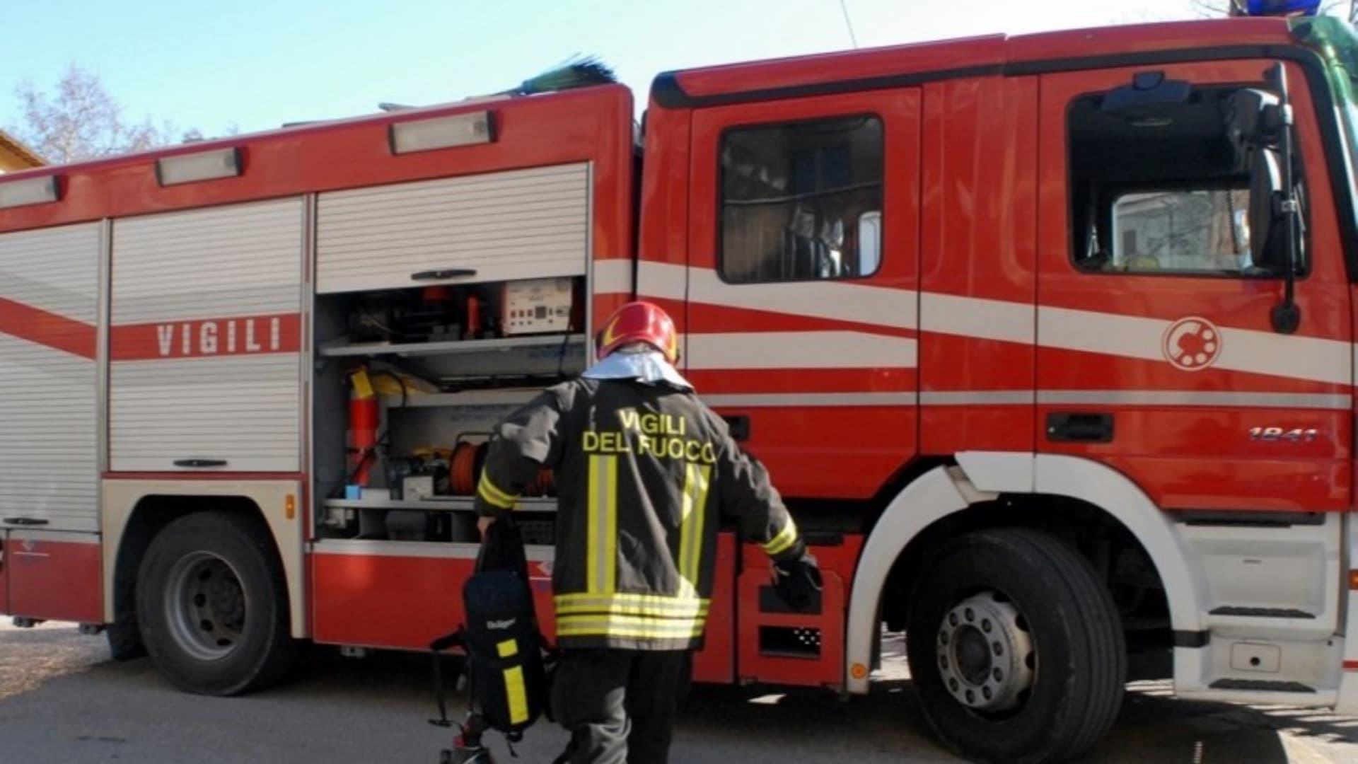 L'Aquila, una cisterna prende fuoco sull'A24: bloccata temporaneamente l'autostrada