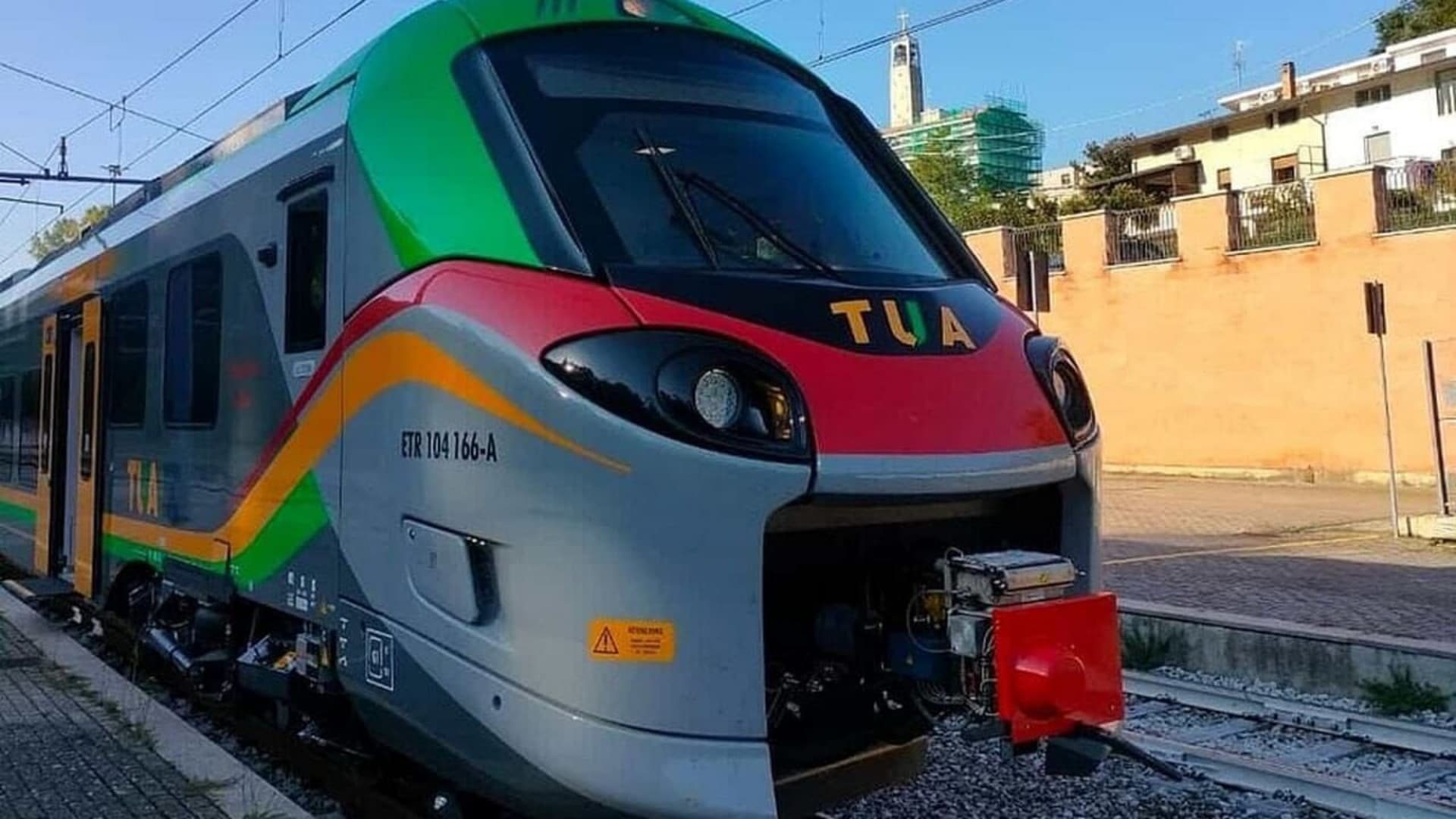 Un treno Tua