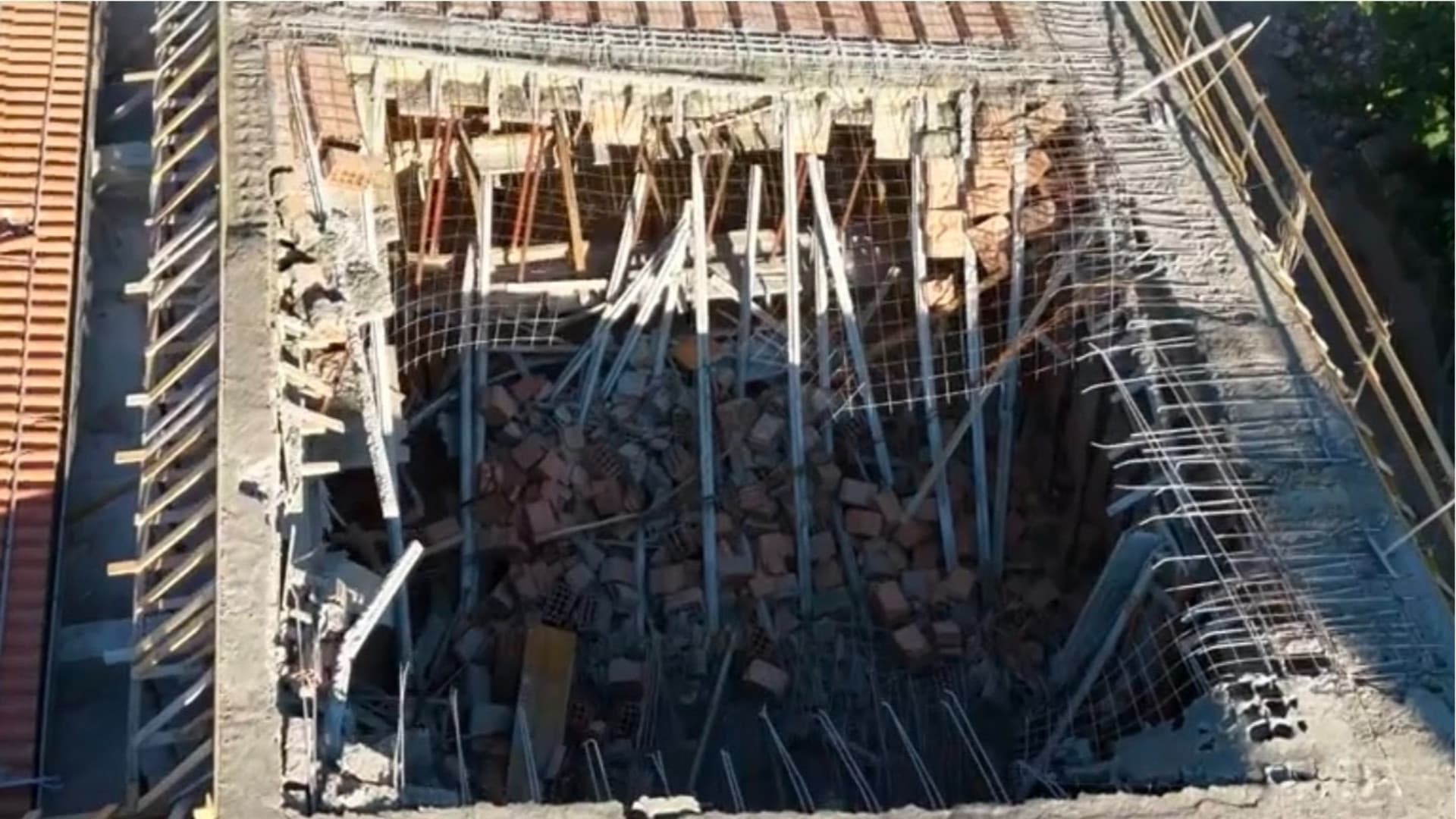 Guardiagrele, crollano solaio e tetto della scuola: operai feriti, verifiche sulla sicurezza