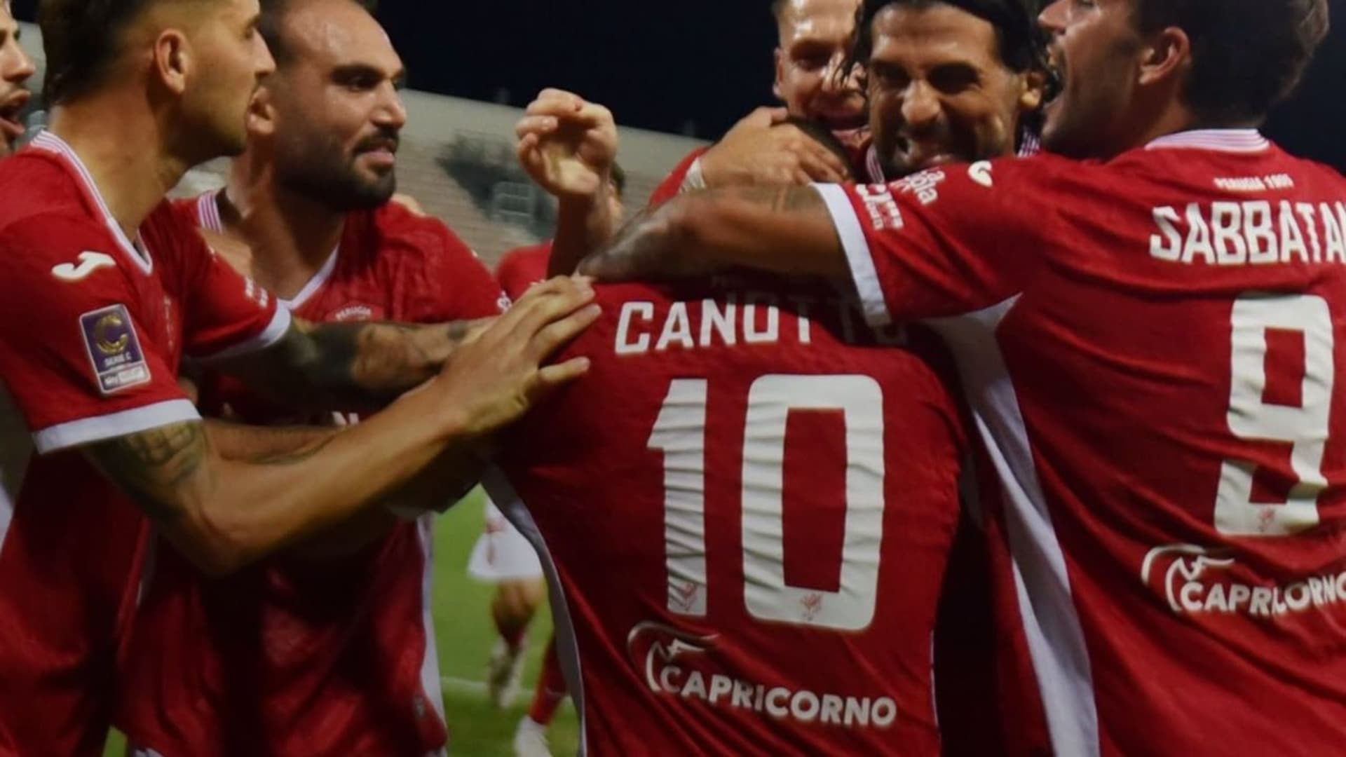 L'esultanza dei giocatori del Perugia (foto Fb Ac Perugia)