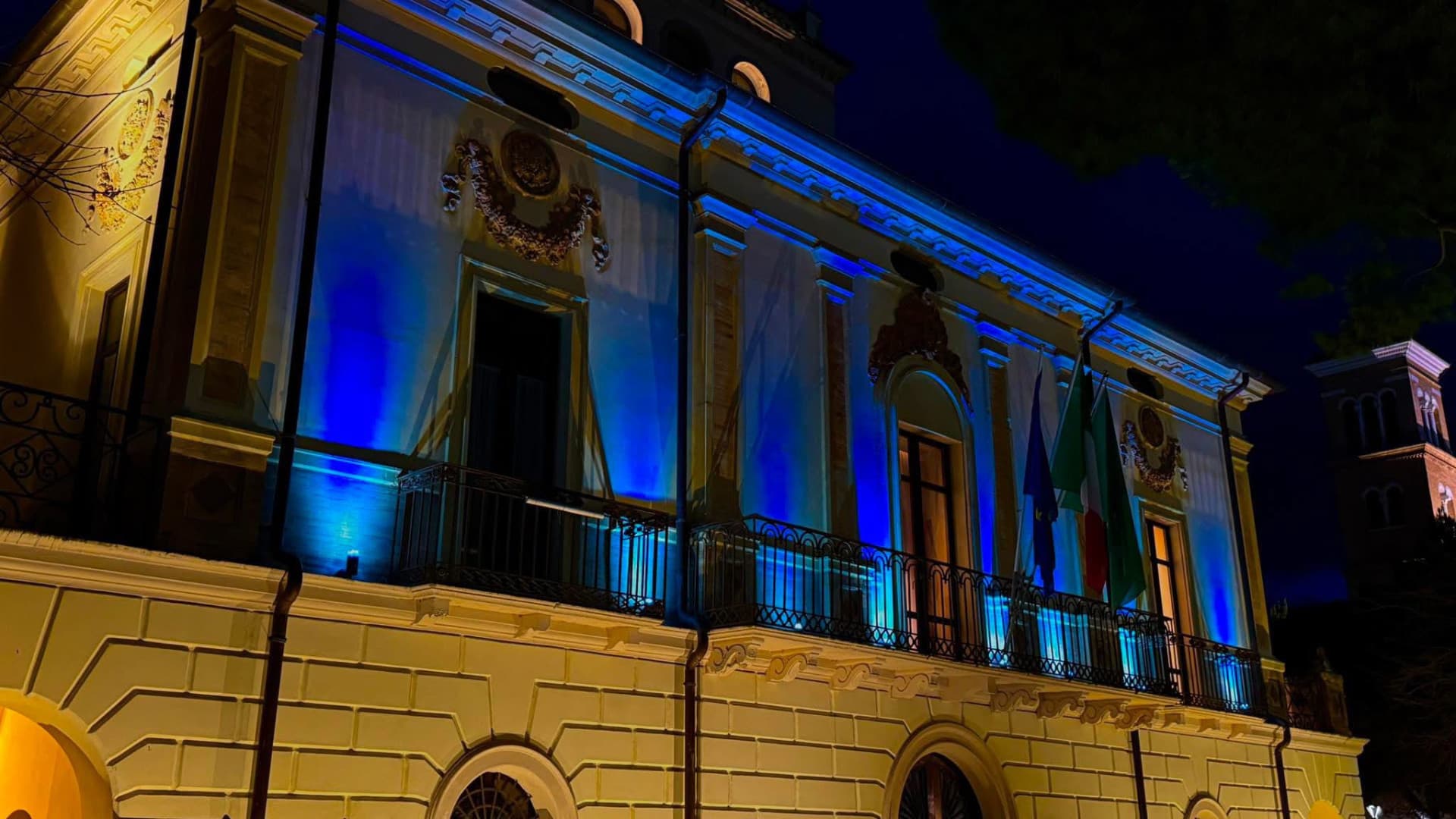 Pineto si illumina di blu: Villa Filiani accende i riflettori sulla fibrosi cistica
