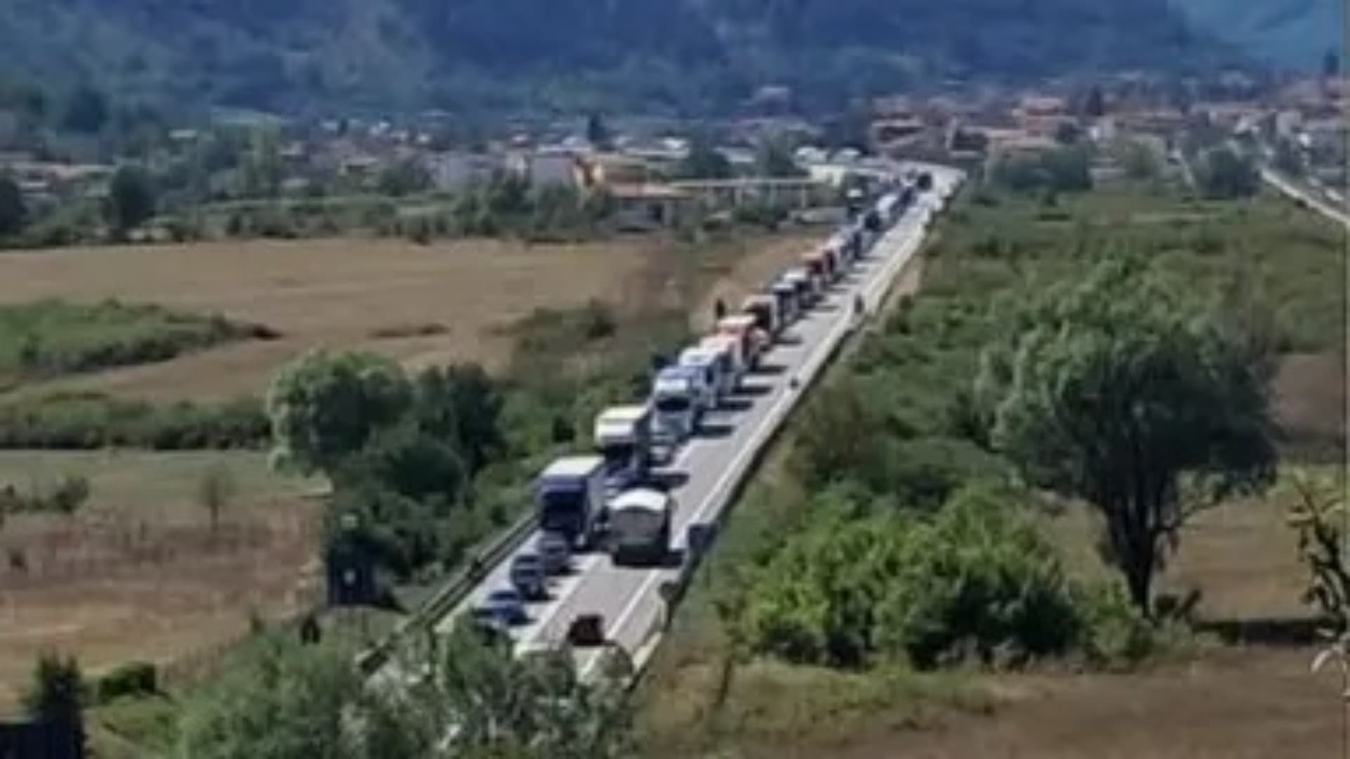 Galleria del Salviano, caos e oltre un’ora di coda: i sindaci chiedono ad Anas di cambiare piano