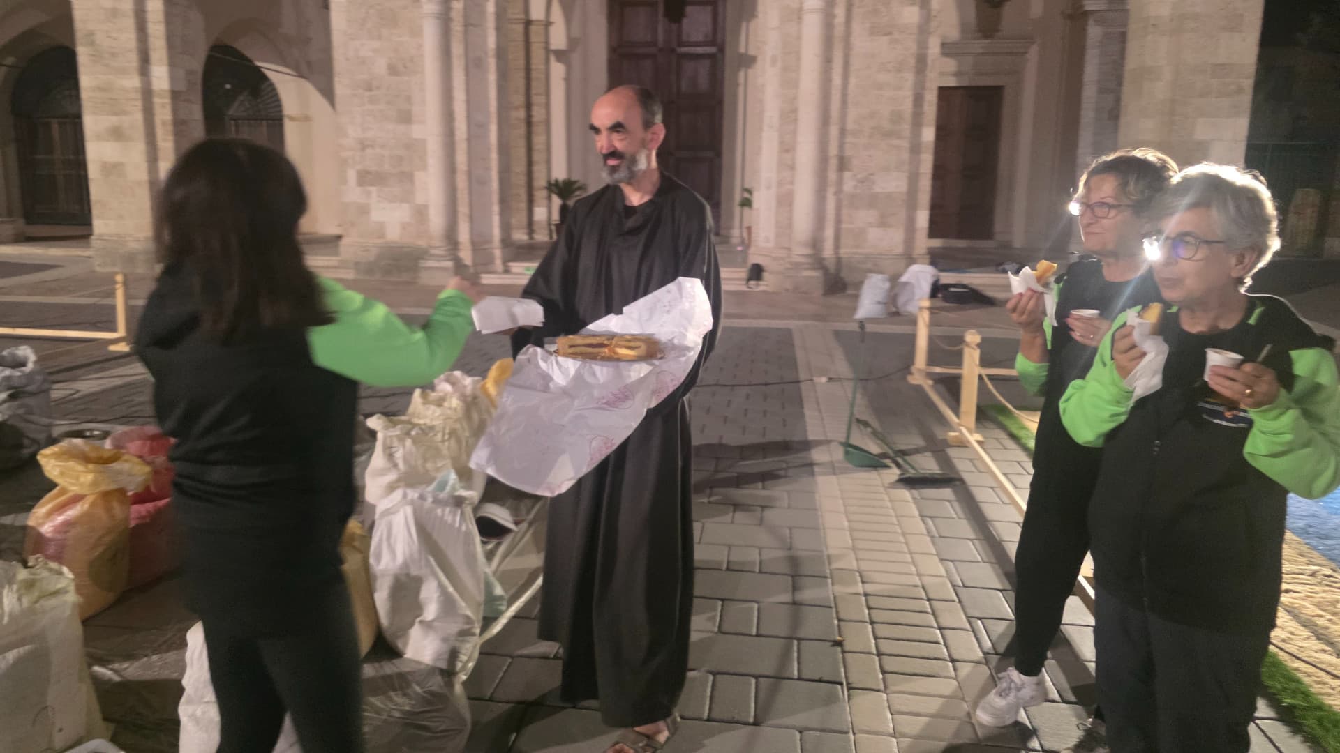 Madonna delle Grazie, una notte di colori per il giorno della rinascita - Video