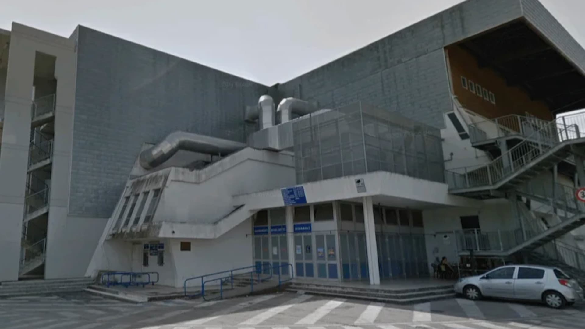 PalaMaggetti, due milioni di euro e il cantiere ancora fermo: «Il sindaco aveva annunciato giugno, poi luglio»
