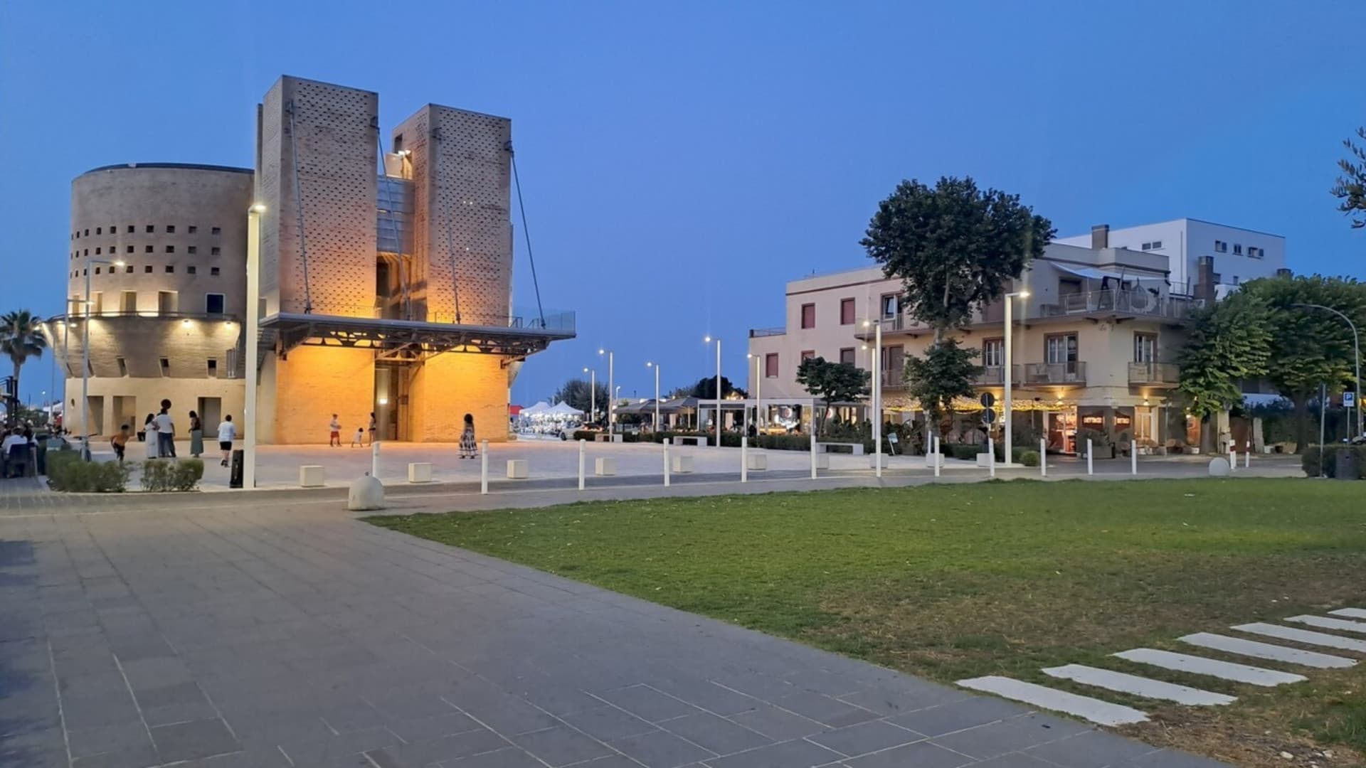 Francavilla al Mare, svolta nell'inchiesta in Piazza Sirena: sei deferiti per l'aggressione razzista