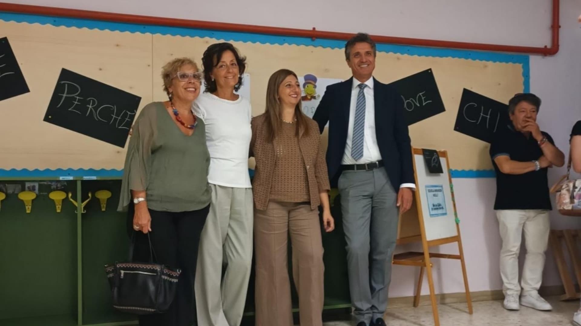 Elda Capriotti (la seconda da sinistra) e Luigi Febo