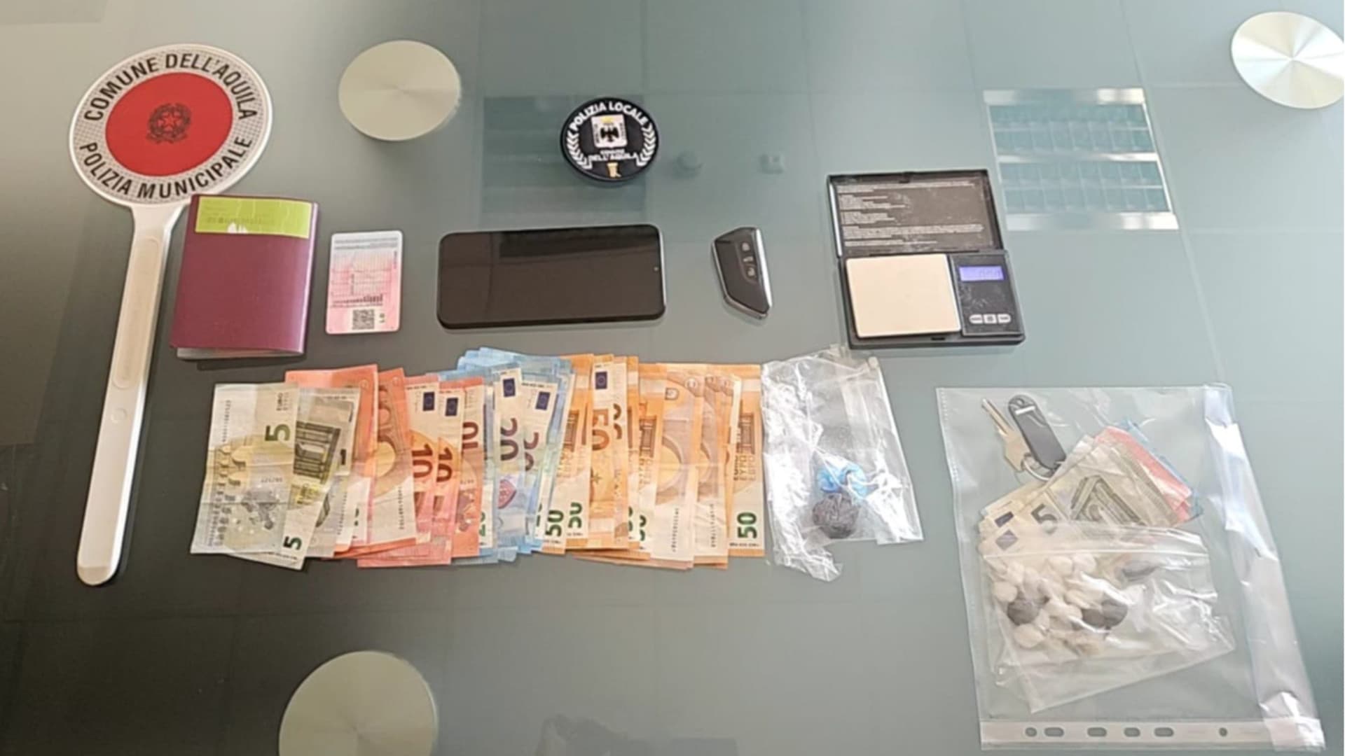 L'Aquila, controllo della polizia municipale: a Preturo sequestrate 39 dosi di cocaina
