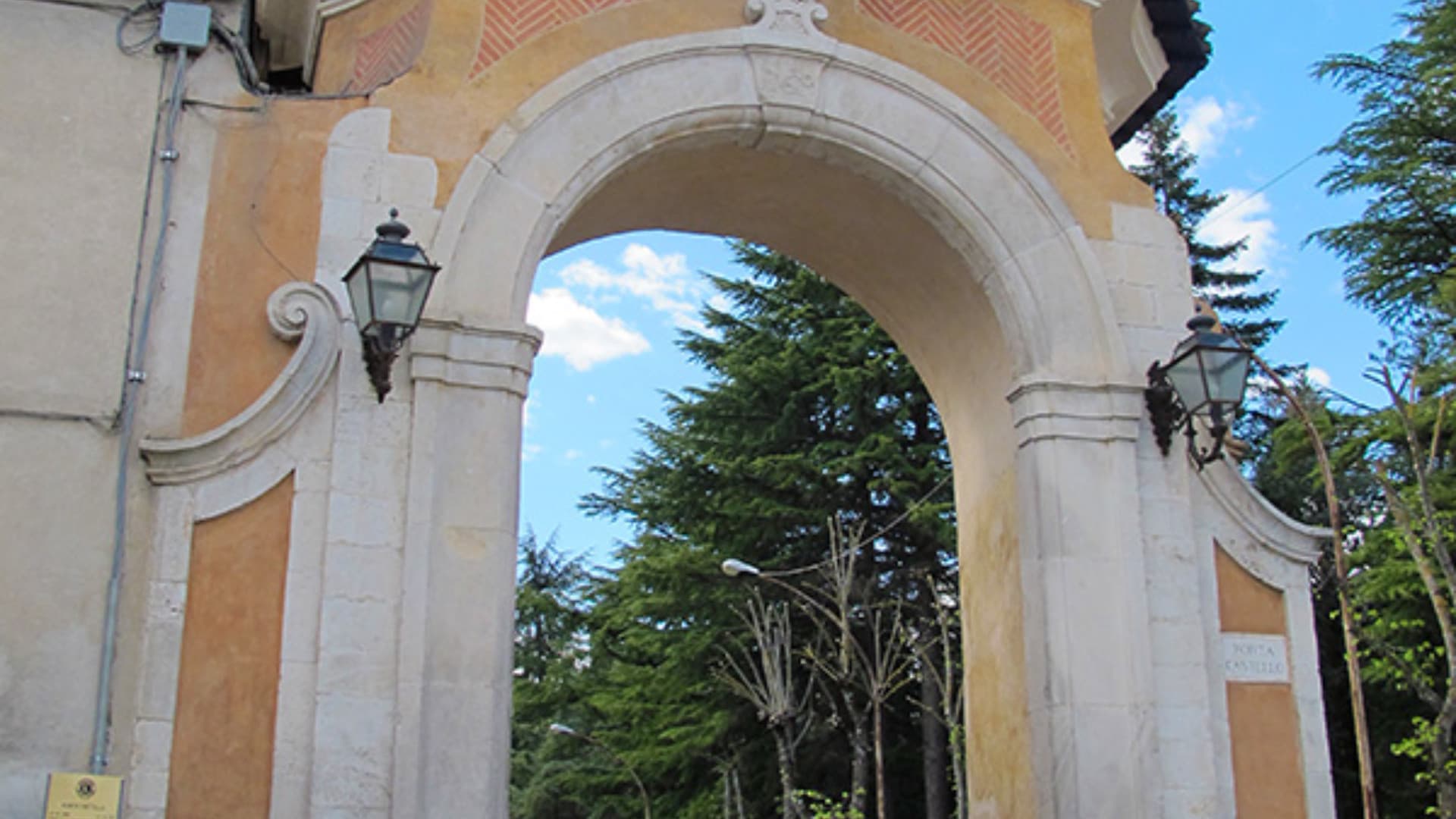 L'Aquila, via Castello: modifiche temporanee alla viabilità per lavori di sistemazione della pavimentazione stradale