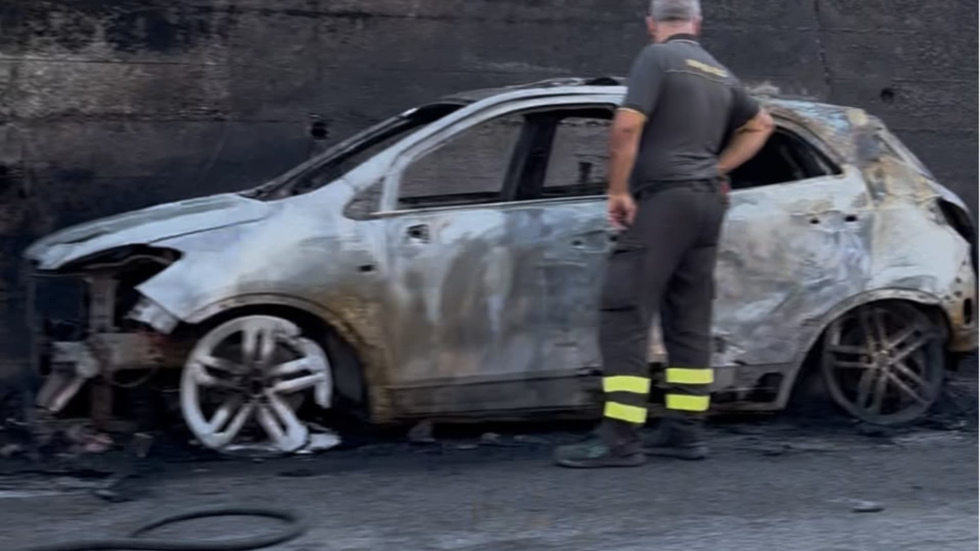 L'auto distrutta