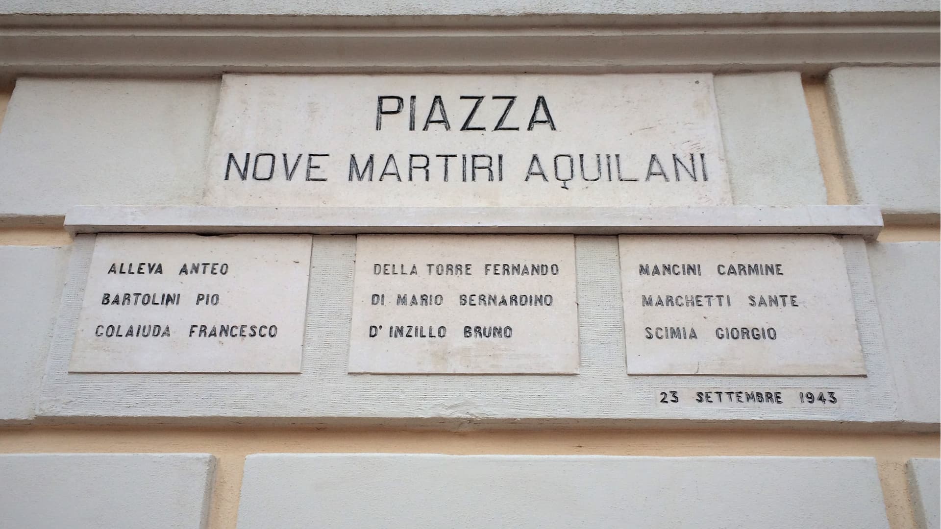 La piazza Nove Martiri