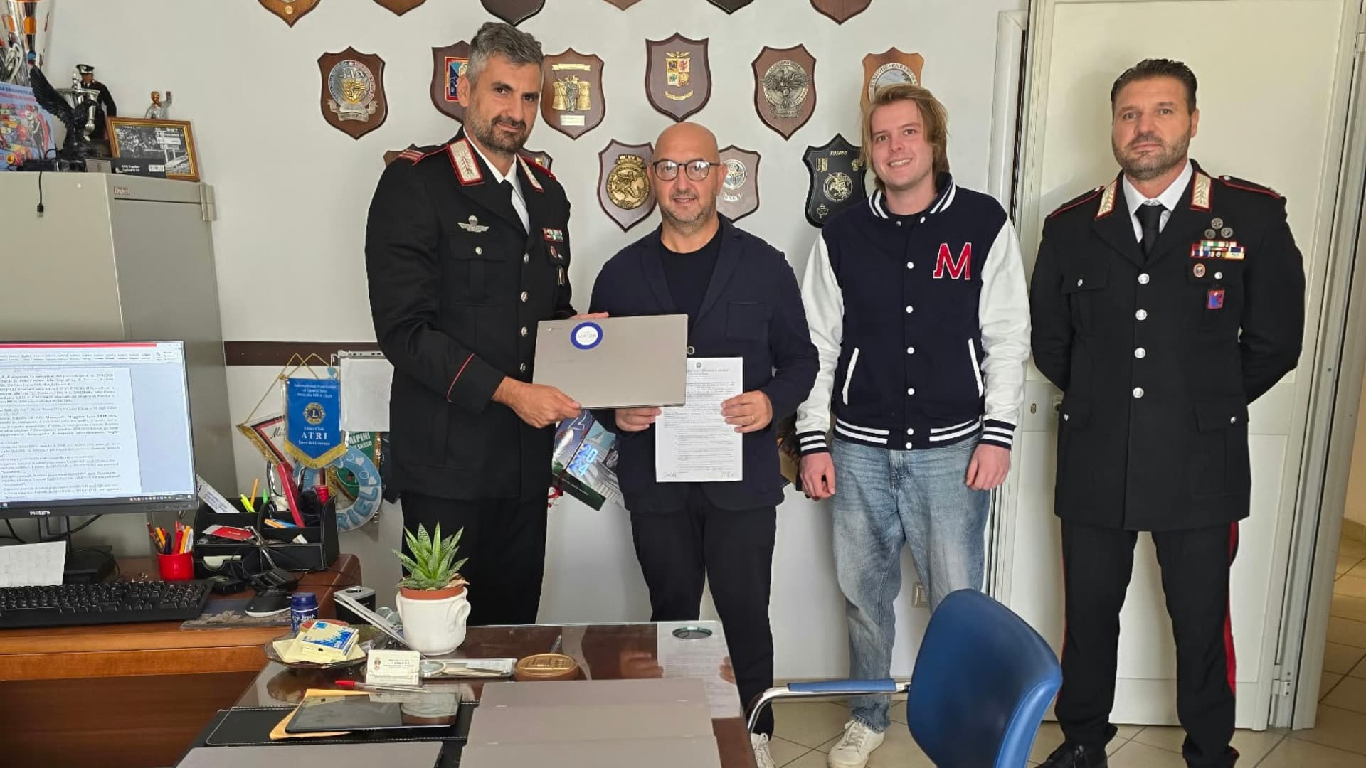 Dieci minuti di razzia al liceo Maior di Pescara, i computer rubati tornano a scuola: li ha ritrovati una pattuglia di Pineto