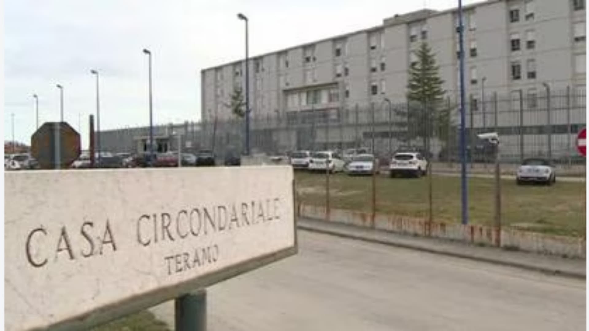 Carcere di Teramo, 460 detenuti e appena 170 agenti: «Solo 5 rinforzi in arrivo, ma non bastano nemmeno a coprire i pensionamenti»