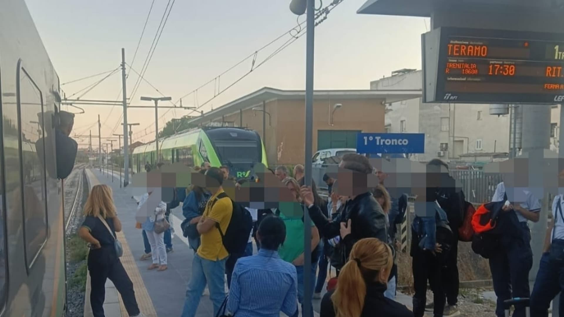 Treno in avaria tra Giulianova e Roseto: ritardi fino a 100 minuti sulla linea Ancona-Pescara