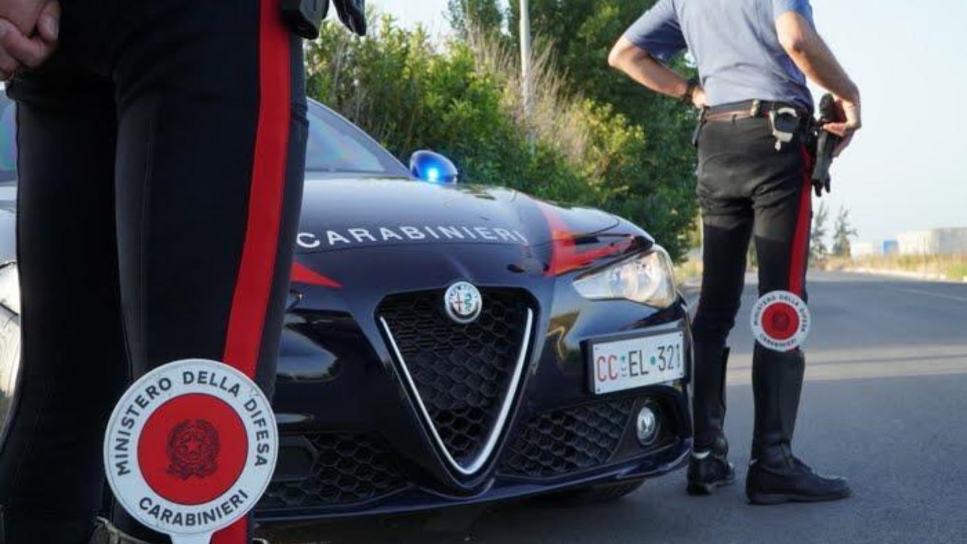 «Sono un maresciallo, deve darci oro e soldi»: la donna capisce la truffa e fa scattare l’allarme