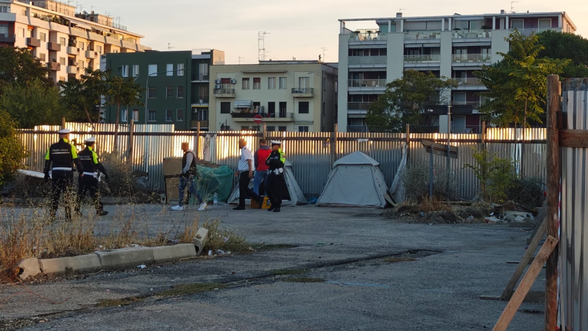 Pescara, blitz nell'ex area di risulta: smantellato l'accampamento abusivo, dieci denunciati