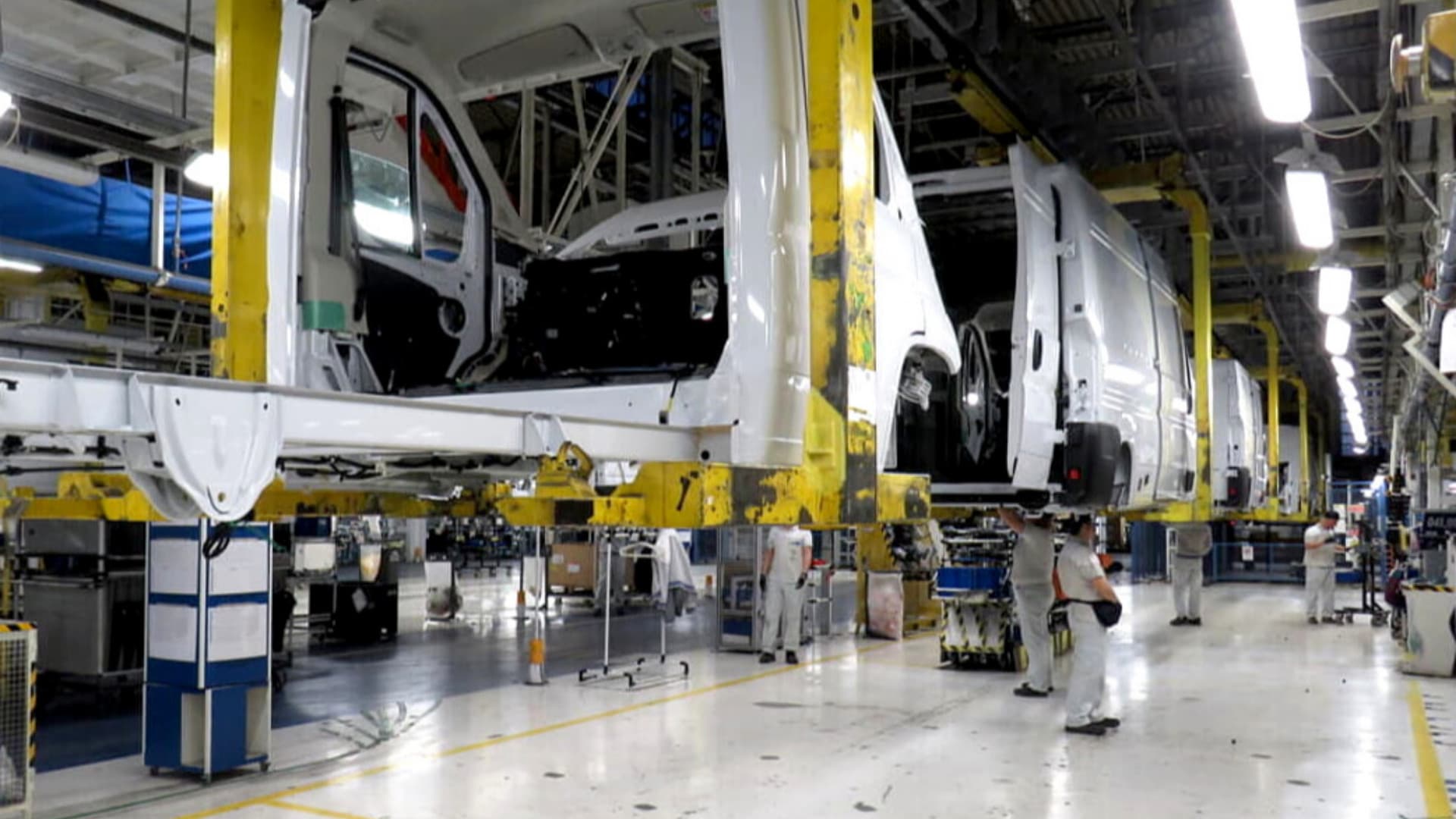 In Val di Sangro la produzione dei furgoni Stellantis cresce del 17,3%
