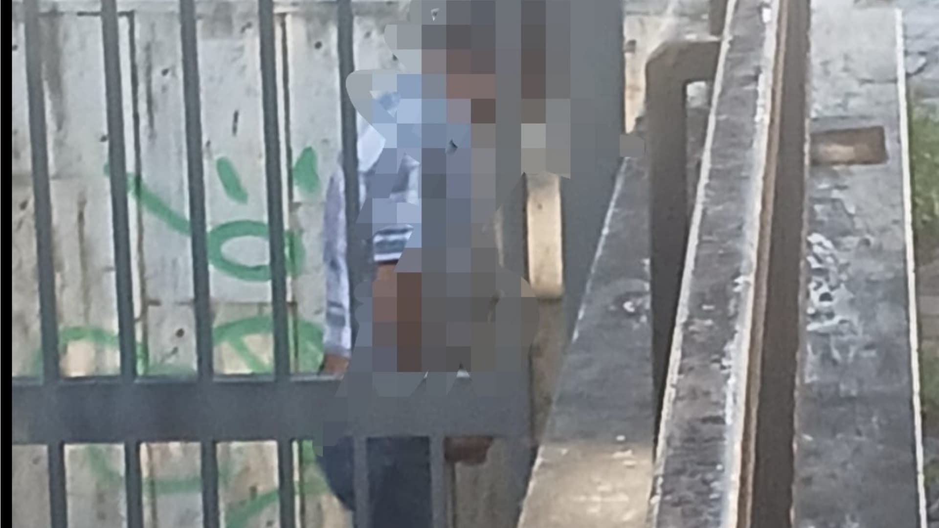 Teramo, sesso e urina nel sottopassaggio chiuso di viale Crucioli: il degrado in pochi minuti