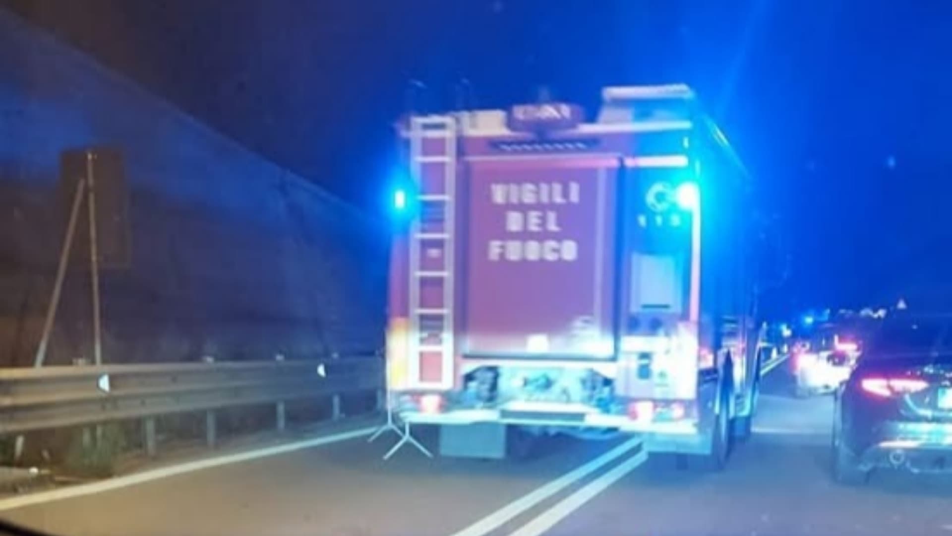 Galleria del Salviano, ripreso il traffico dopo l'incidente ma è polemica
