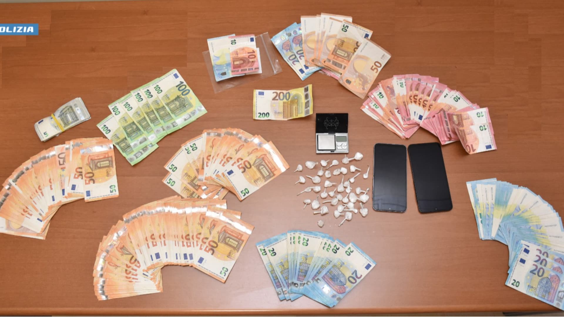 Il materiale sequestrato