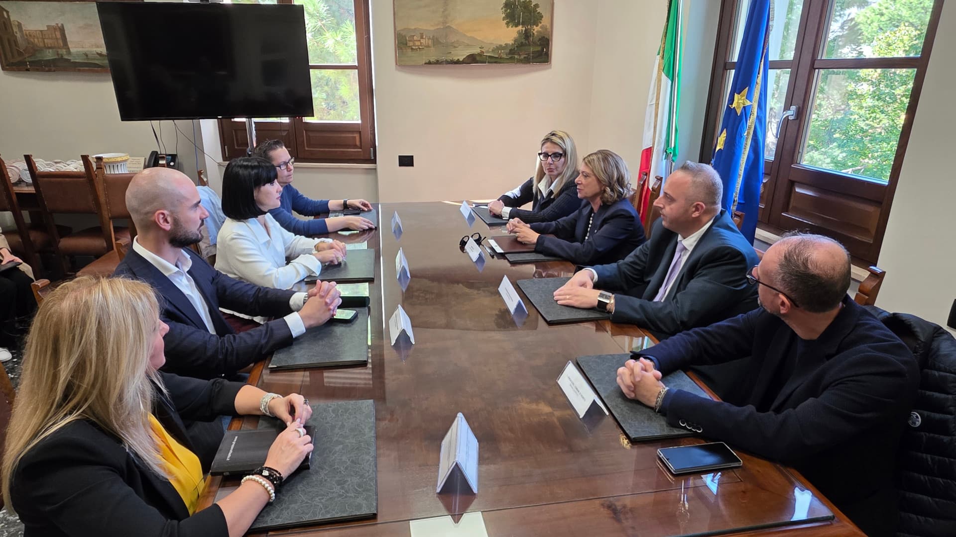 Scuola, voto e rispetto per chi governa: la Prefettura di Teramo porta la democrazia tra i banchi con tre protocolli per i giovani