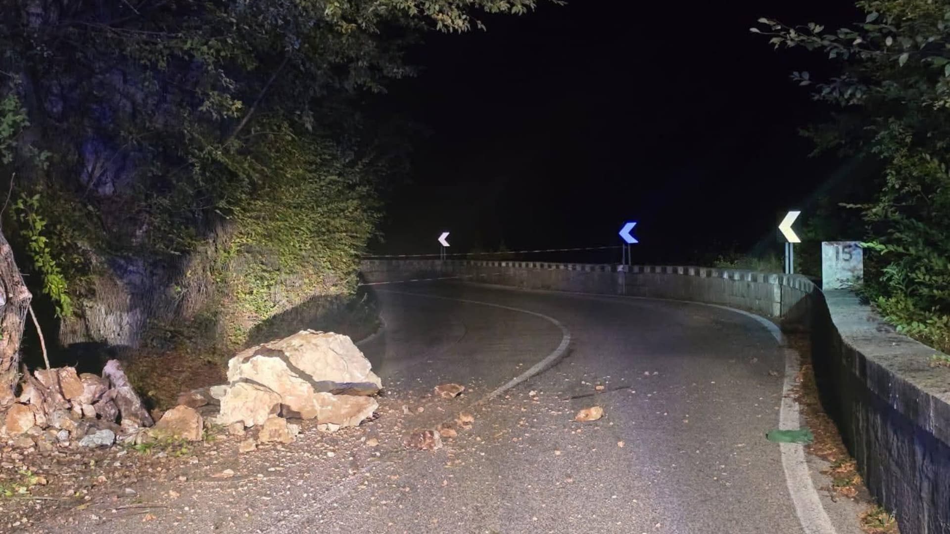Avezzano, massi sulla regionale 82: chiusa da tre giorni