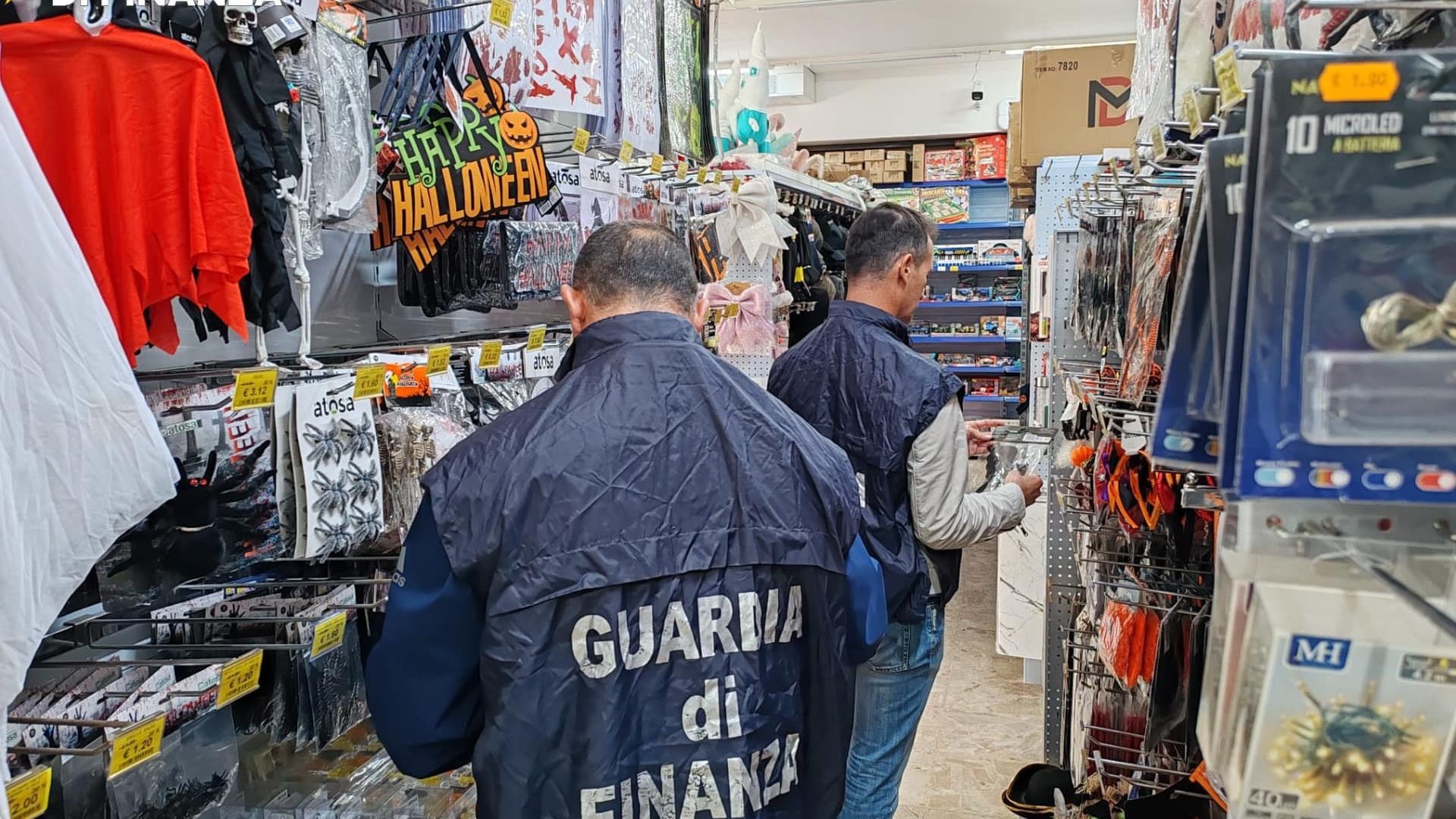 Halloween sicuro, la Finanza sequestra a Tortoreto quasi 5mila articoli irregolari